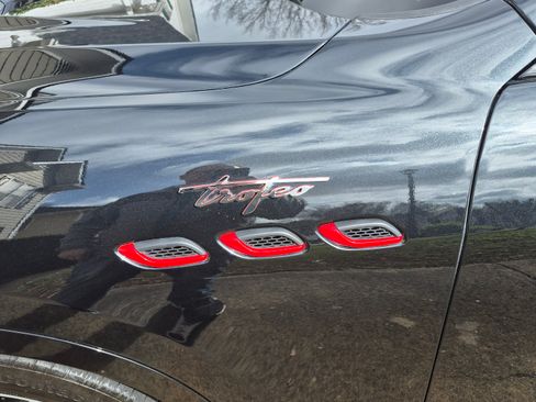 Used 2022 Maserati Levante Trofeo image 4