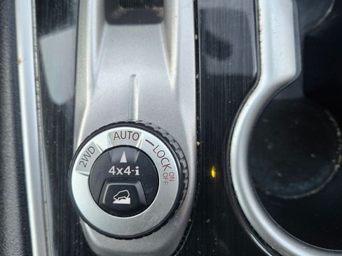 Used 2017 Nissan Pathfinder SV image 20