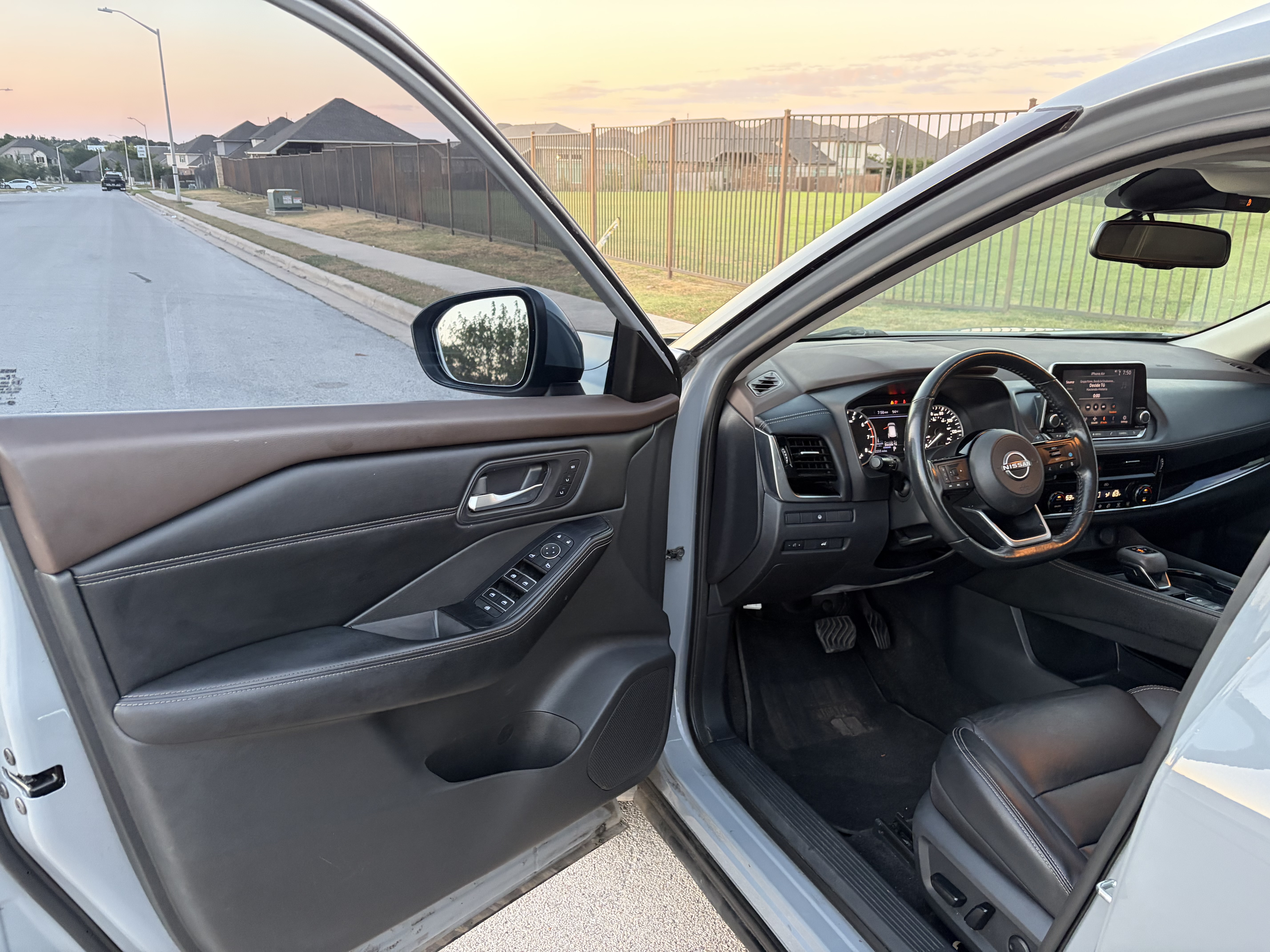 Used 2022 Nissan Rogue SL FWD image 15