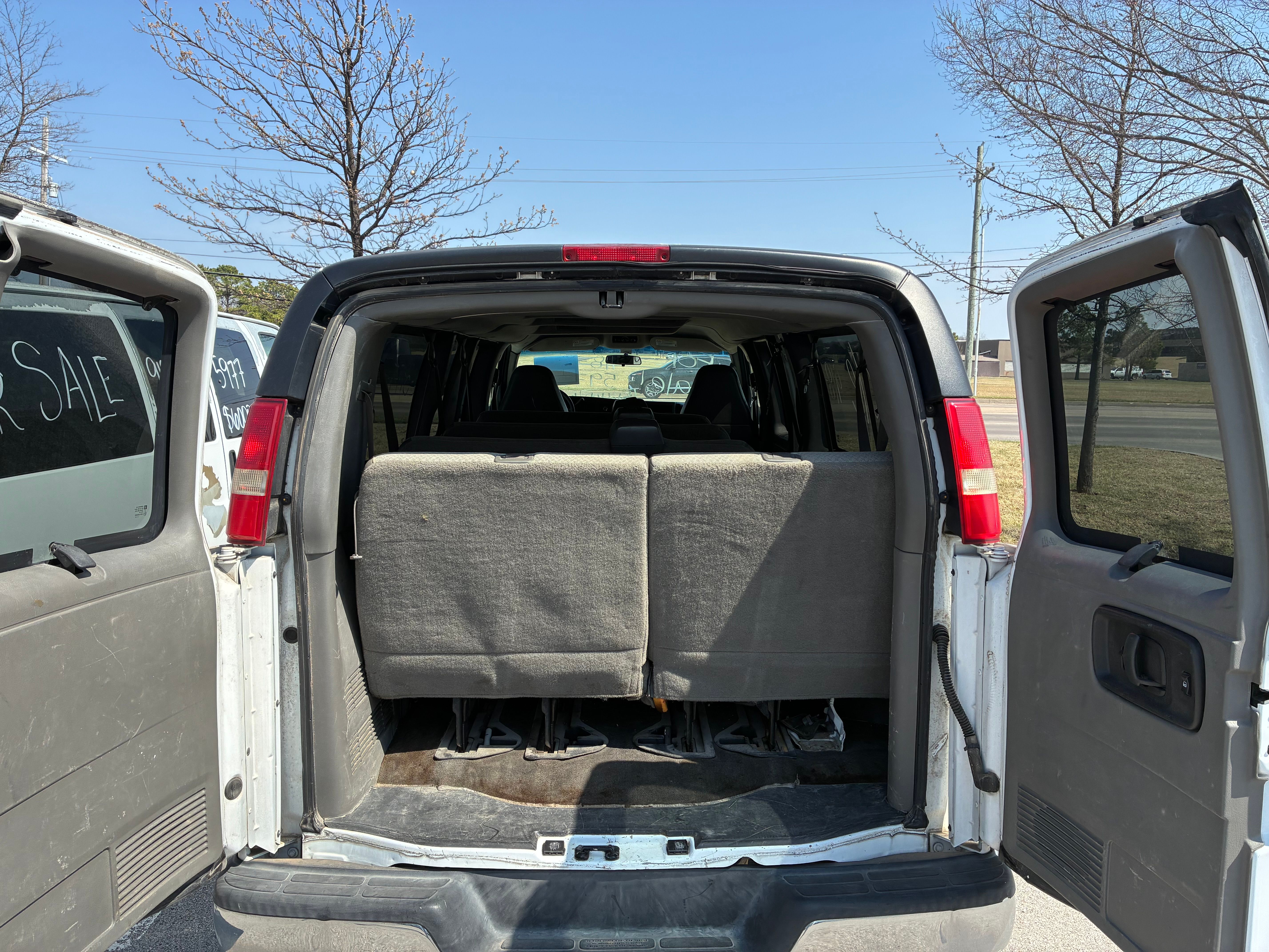 Used 2008 Chevrolet Express 3500 Extended Passenger w/ LT Preferred Equipment Group RWD image 10