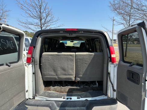 Used 2008 Chevrolet Express 3500 Extended Passenger w/ LT Preferred Equipment Group image 10