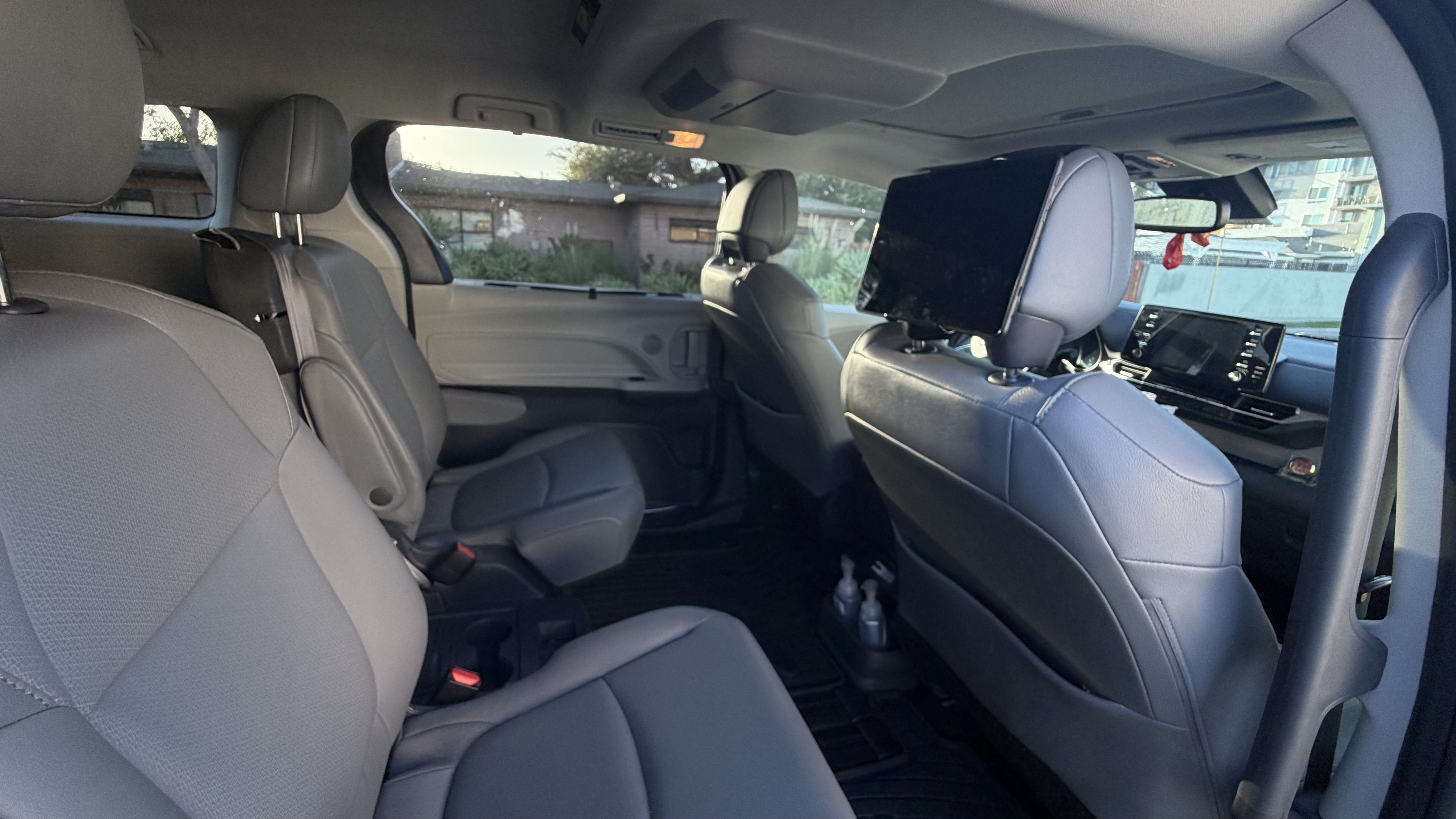 Used 2021 Toyota Sienna XLE w/ XLE Plus Package FWD image 16