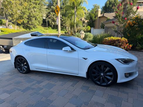 Used 2017 Tesla Model S 75D AWD/4WD image 2