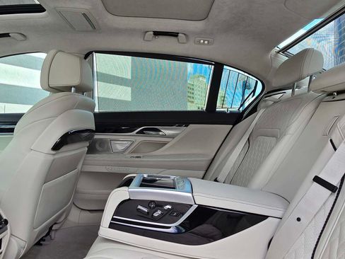 Used 2021 BMW ALPINA B7 xDrive w/ Luxury Rear Seating Package image 22