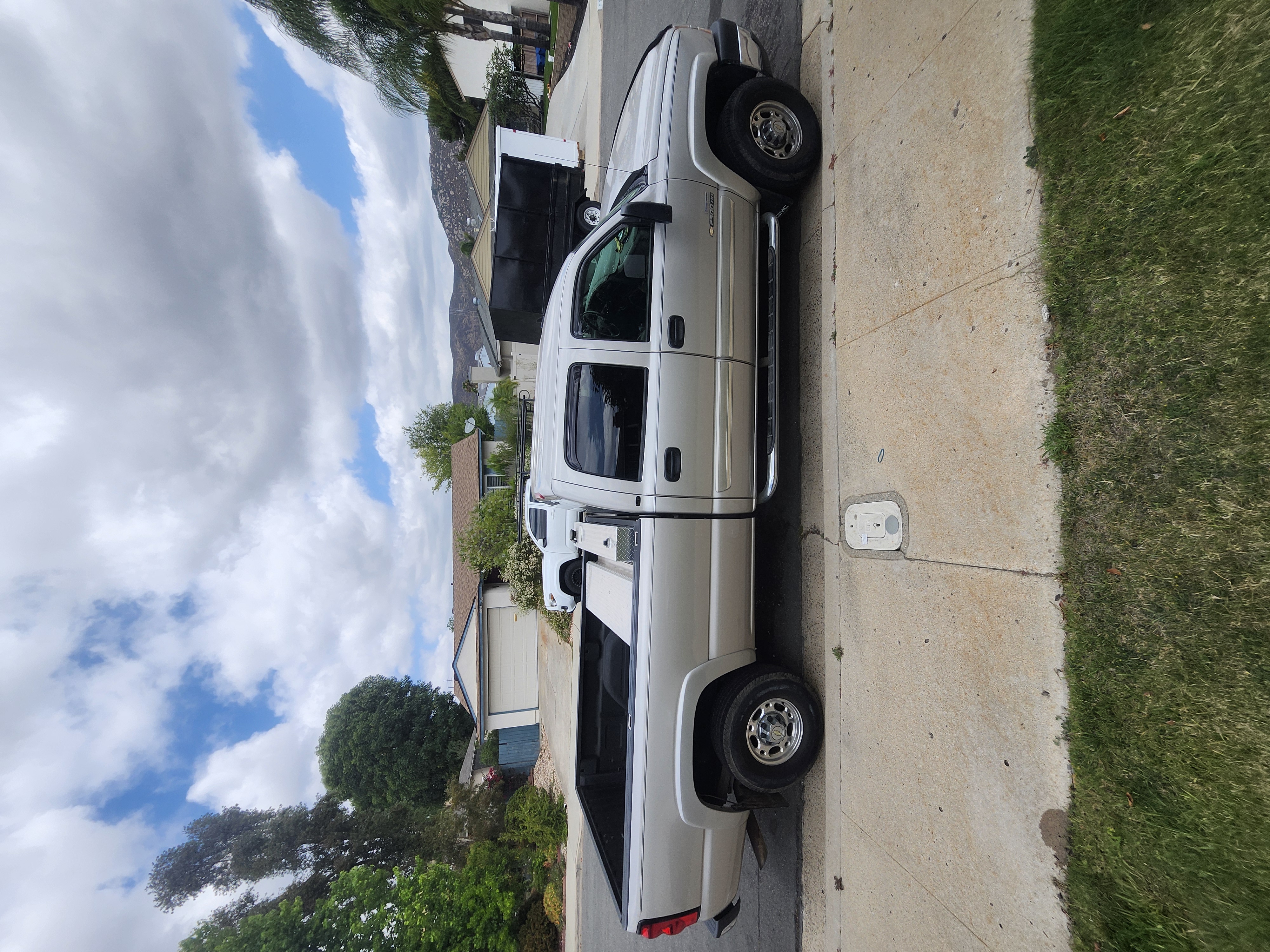 Used 2006 Chevrolet Silverado 2500 LT w/ Heavy-Duty Power Package RWD image 2