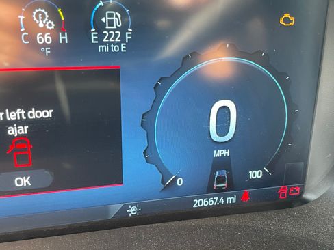 Used 2023 Ford F350 Lariat w/ Lariat Ultimate Package AWD/4WD image 9