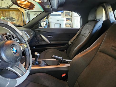 Used 2006 BMW Z4 3.0i image 10