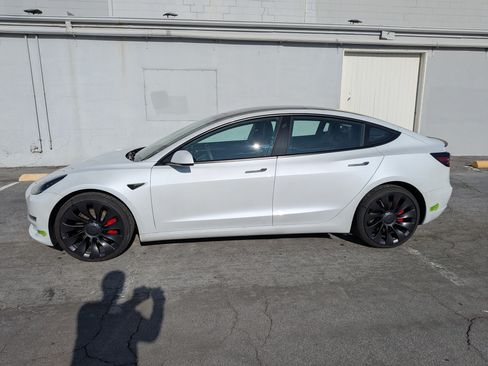 Used 2023 Tesla Model 3 Performance image 2