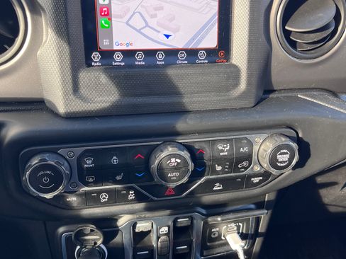 Used 2021 Jeep Gladiator Sport image 11