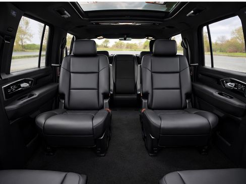 Used 2024 Cadillac Escalade ESV Premium Luxury w/ Performance Package image 11