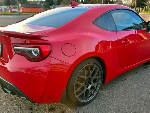 Used 2017 Toyota 86 image 4