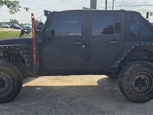 Used 2008 Jeep Wrangler Unlimited Sahara w/ Dual Top Group AWD/4WD image 2