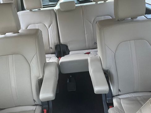 Used 2023 Ford Expedition Platinum image 6