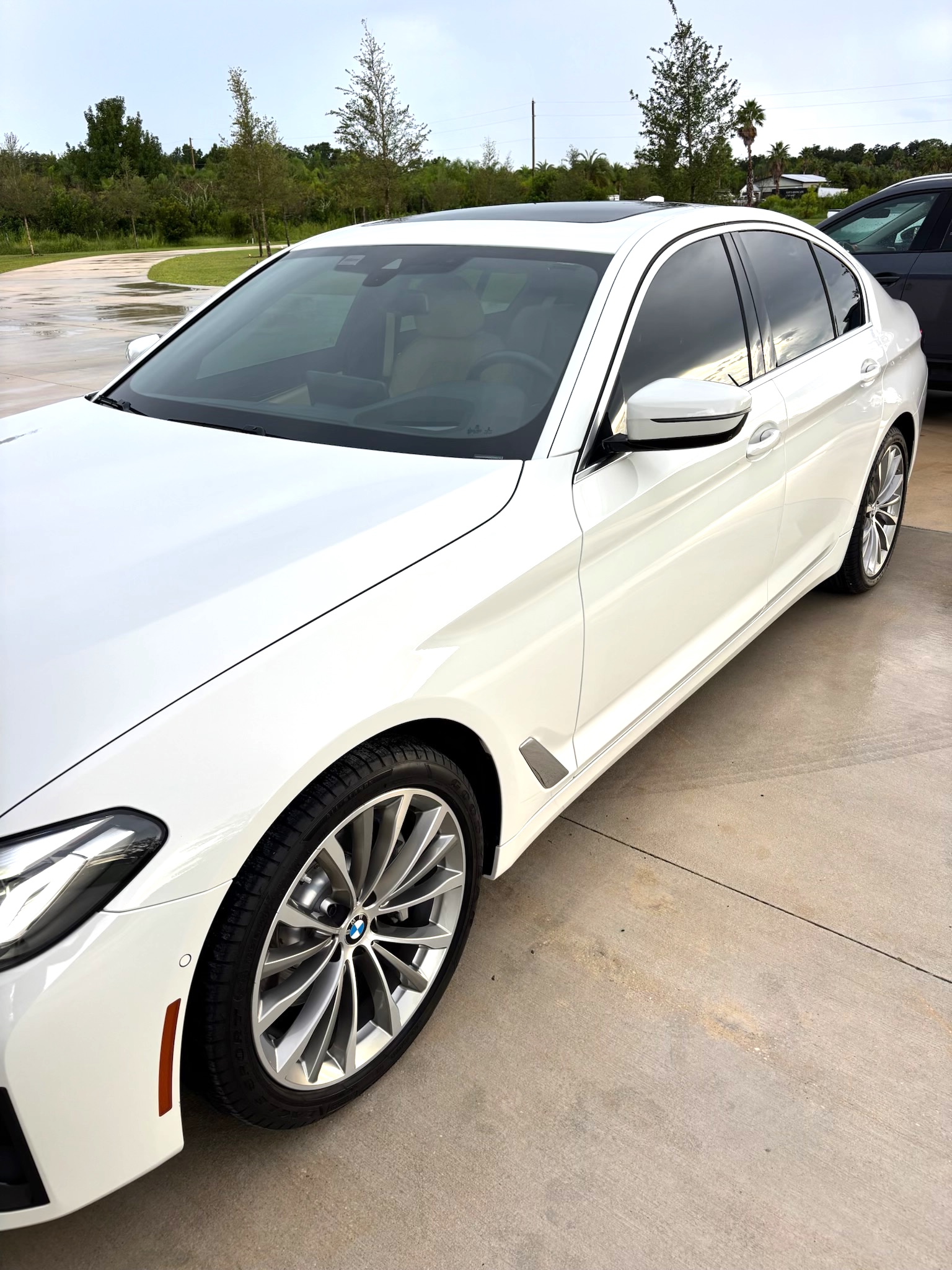 Used 2021 BMW 530i w/ Premium Package RWD image 4