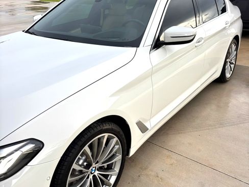 Used 2021 BMW 530i w/ Premium Package RWD image 4