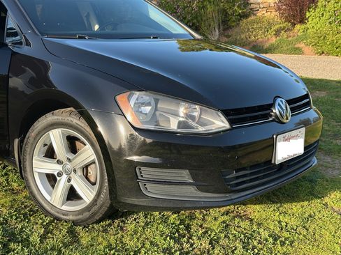 Used 2017 Volkswagen Golf Wolfsburg Edition image 9
