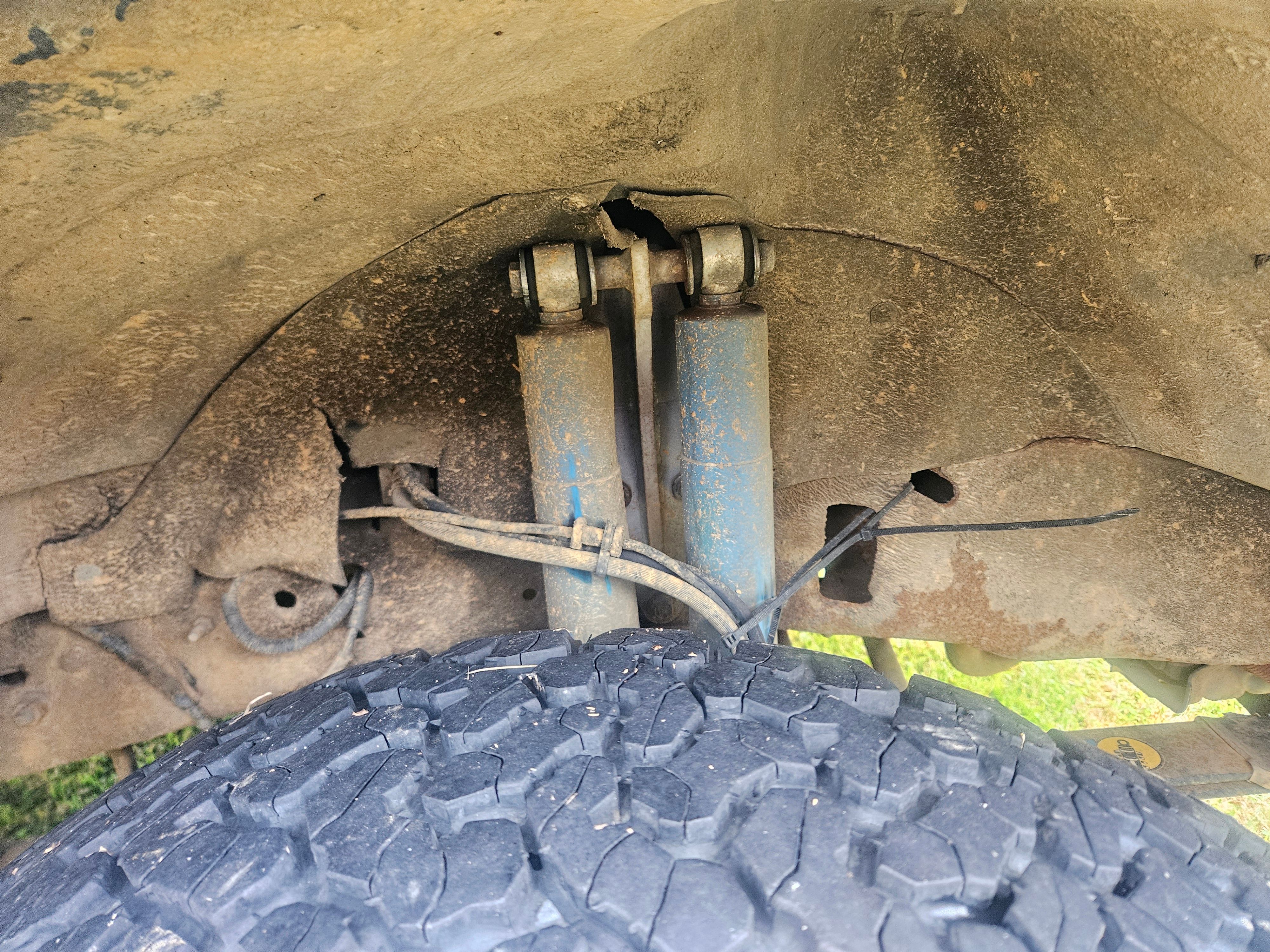 Used 2000 Ford Excursion XLT AWD/4WD image 17