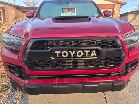 Used 2017 Toyota Tacoma TRD Pro image 12