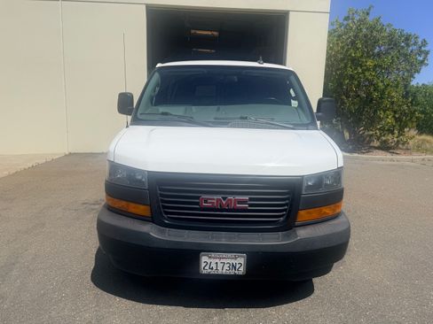 Used 2018 GMC Savana 2500 w/ Communications Package RWD image 2