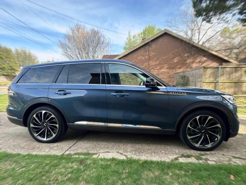 Used 2020 Lincoln Aviator Reserve w/ Equipment Group 202A image 2
