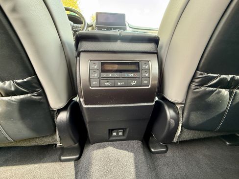 Used 2023 Lexus GX 460 w/ Black Line Special Edition AWD/4WD image 17