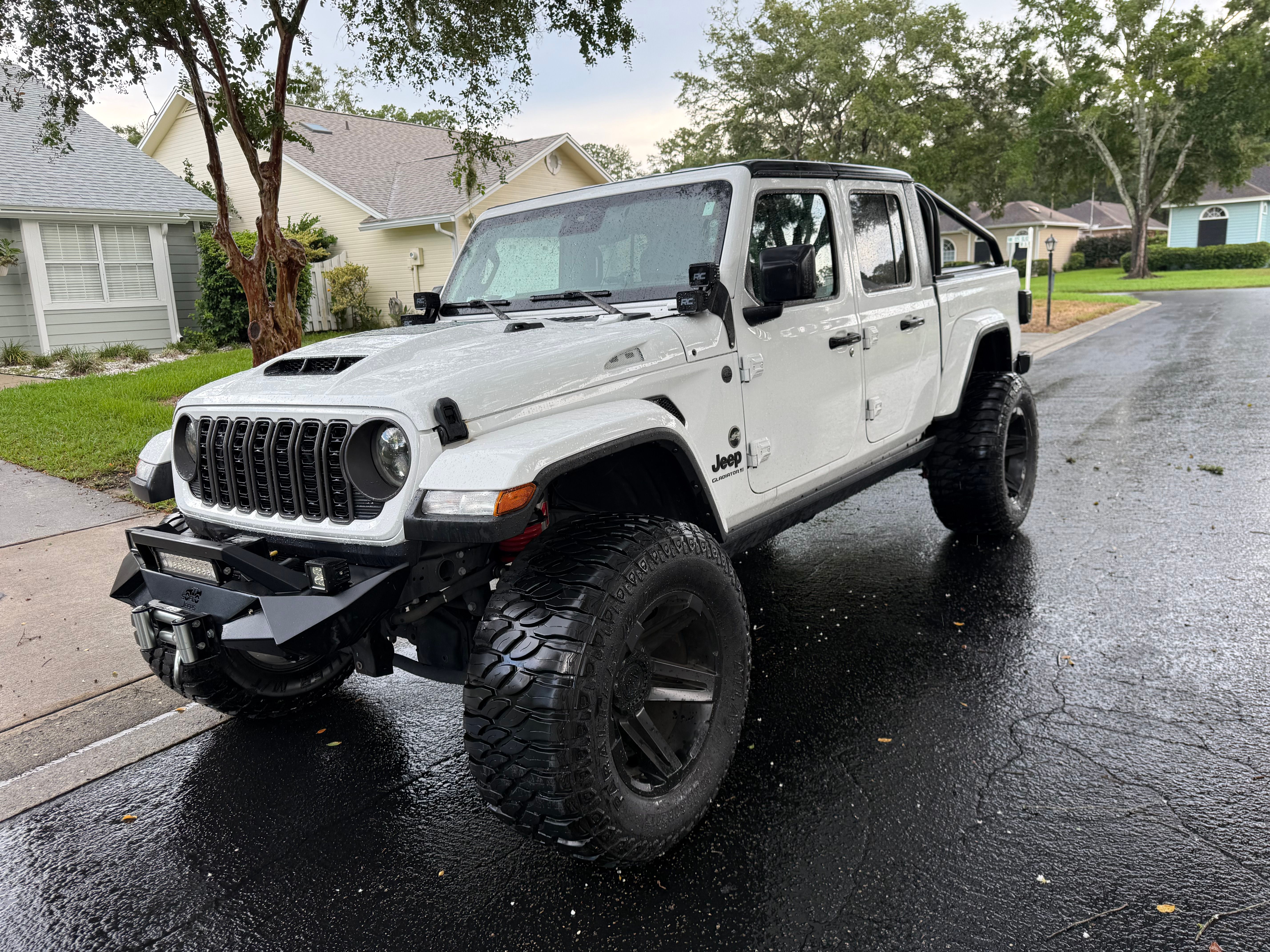 Used 2024 Jeep Gladiator Sport AWD/4WD image 11