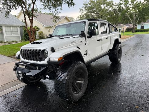 Used 2024 Jeep Gladiator Sport AWD/4WD image 11