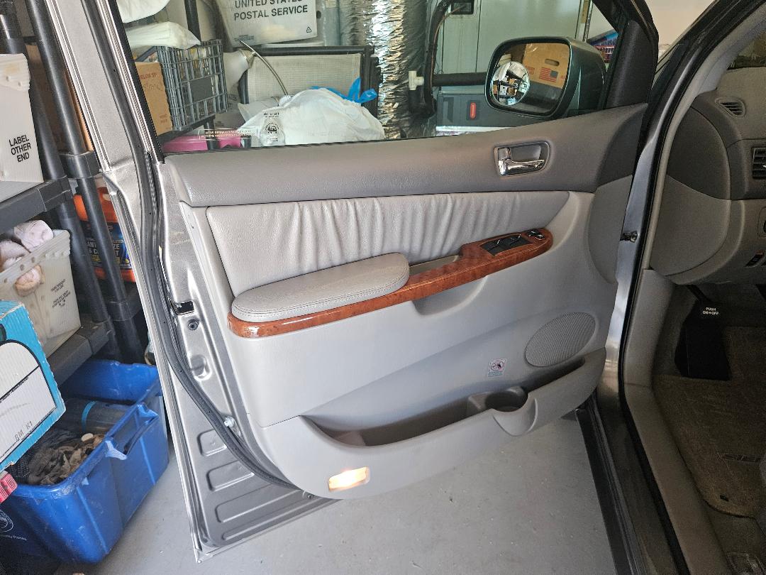 Used 2004 Toyota Sienna XLE Limited w/ Limited Pkg 2 FWD image 26