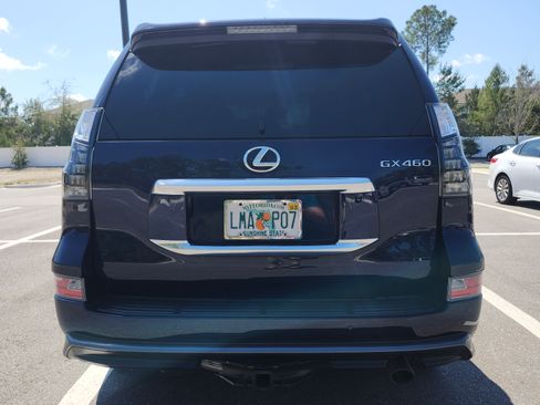 Used 2023 Lexus GX 460 Premium w/ Accessory Package image 9