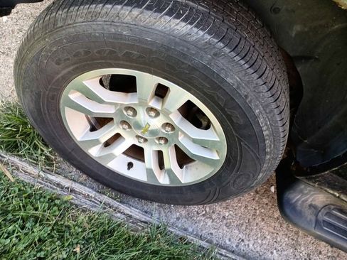 Used 2003 Chevrolet Suburban LS image 11