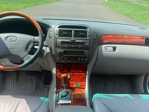 Used 2005 Lexus LS 430 w/ Premium Pkg RWD image 21