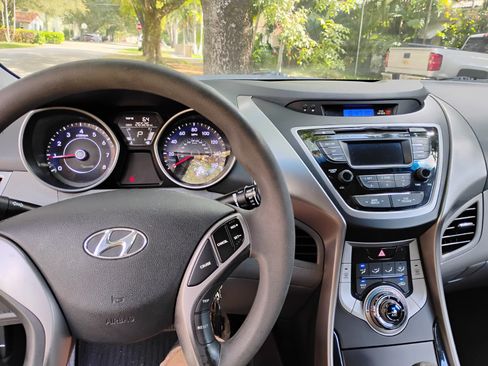 Used 2013 Hyundai Elantra GLS image 10