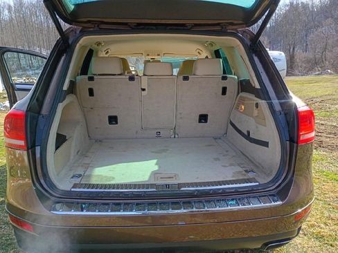 Used 2013 Volkswagen Touareg Sport image 20