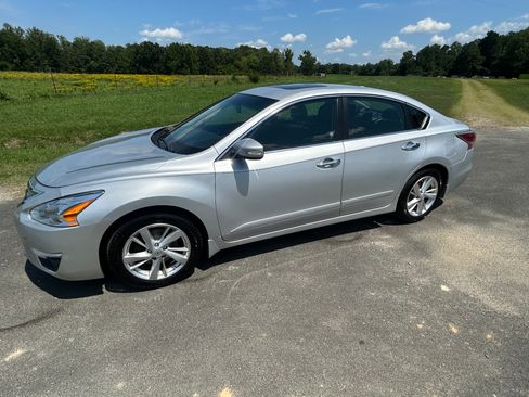 Used 2015 Nissan Altima 2.5 SL w/ Technology Package FWD image 1