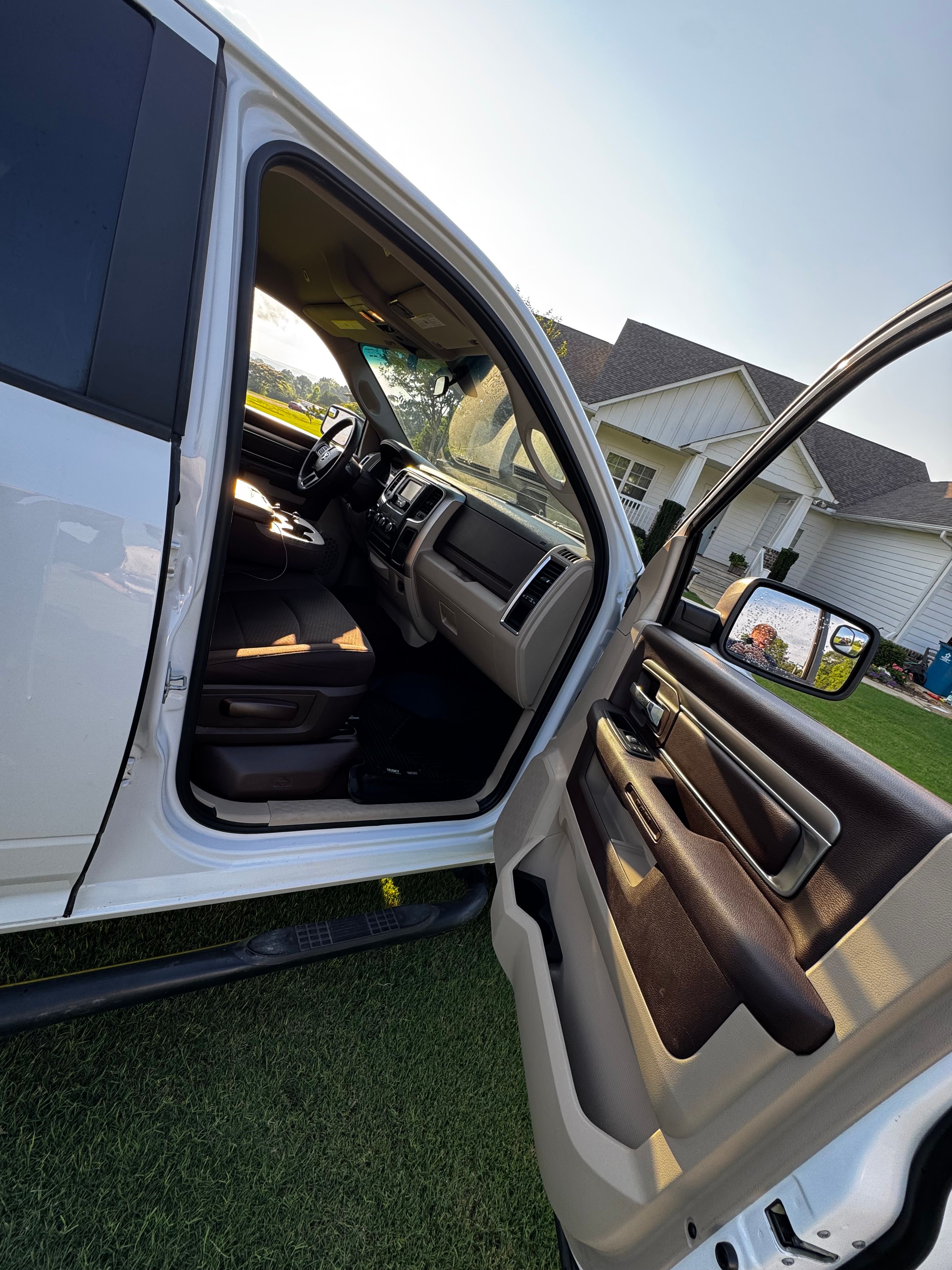 Used 2018 RAM 1500 Classic SLT AWD/4WD image 9