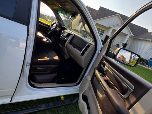 Used 2018 RAM 1500 Classic SLT AWD/4WD image 9