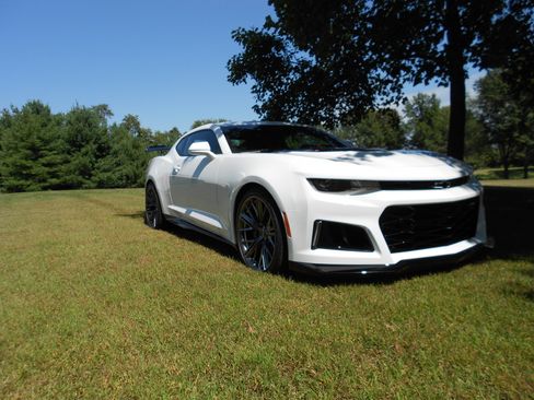 Used 2023 Chevrolet Camaro ZL1 image 4