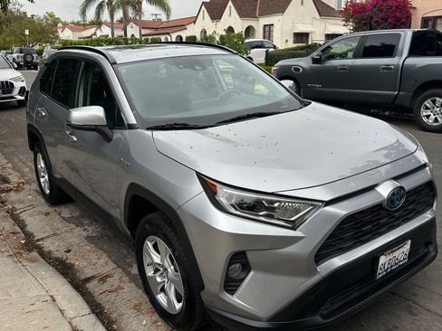 Used 2019 Toyota RAV4 XLE w/ Carpet Mat Package image 9