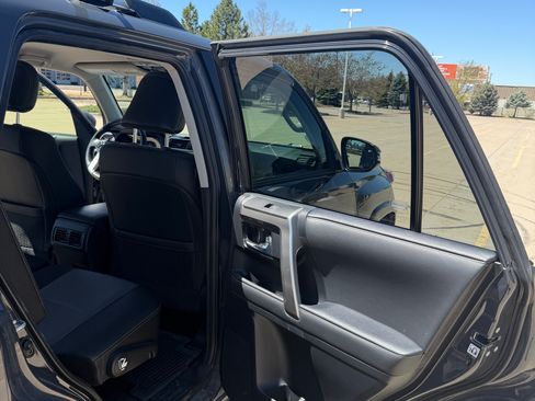 Used 2024 Toyota 4Runner SR5 Premium w/ SR5 Premium Package AWD/4WD image 15