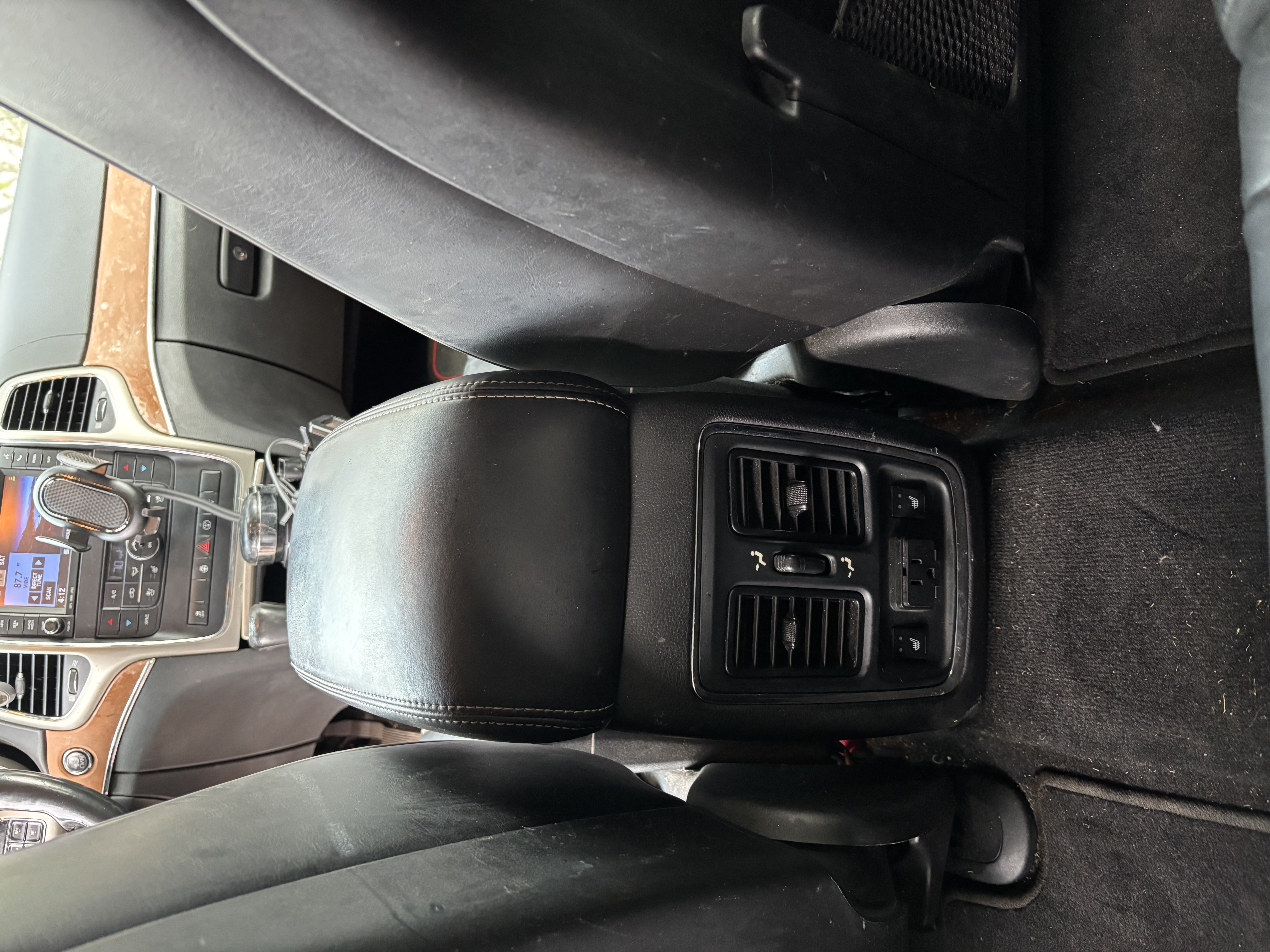 Used 2013 Jeep Grand Cherokee Overland AWD/4WD image 10