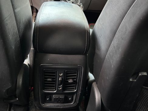 Used 2013 Jeep Grand Cherokee Overland image 10