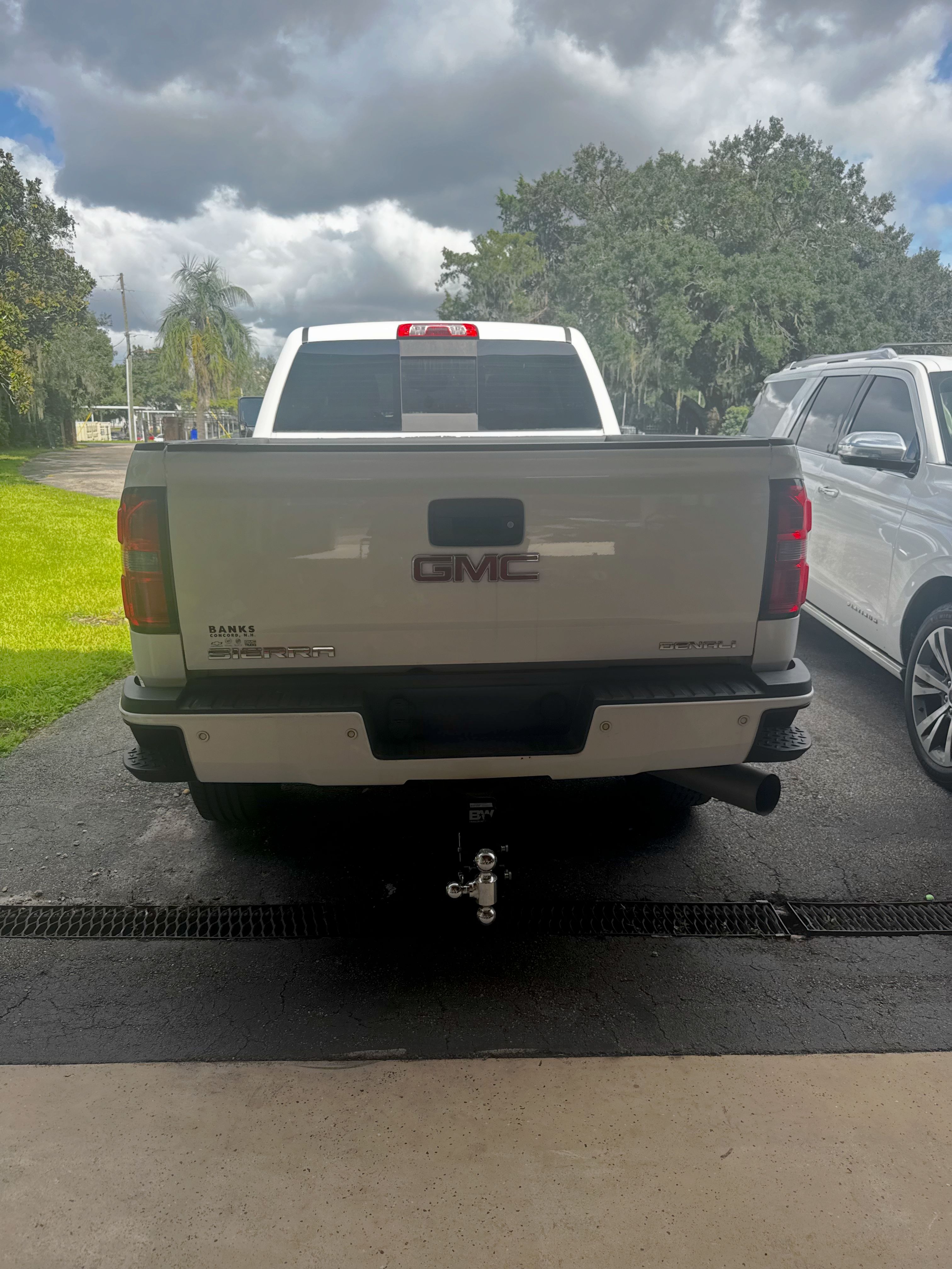 Used 2015 GMC Sierra 2500 Denali w/ Duramax Plus Package AWD/4WD image 5