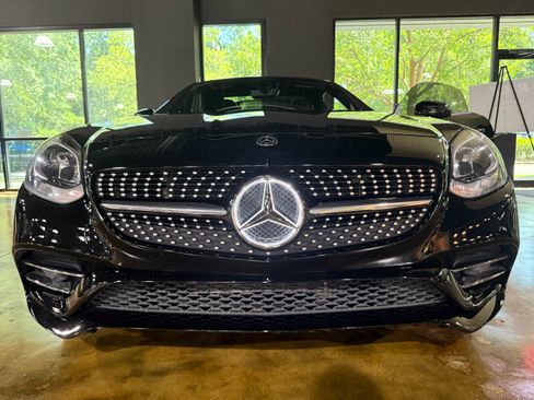 Used 2018 Mercedes-Benz SLC 300 image 4