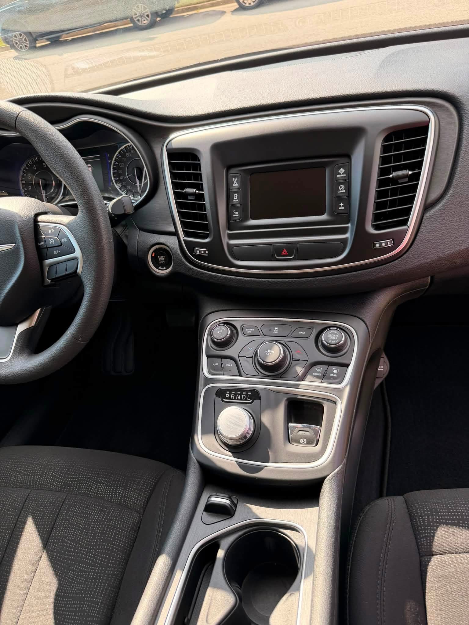 Used 2015 Chrysler 200 Limited FWD image 14