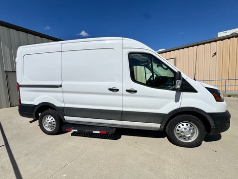 Used 2022 Ford Transit 250 Medium Roof AWD image 4