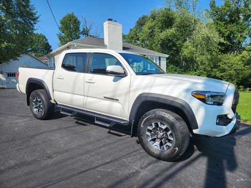 Used 2021 Toyota Tacoma TRD Off-Road w/ Technology Package AWD/4WD image 1