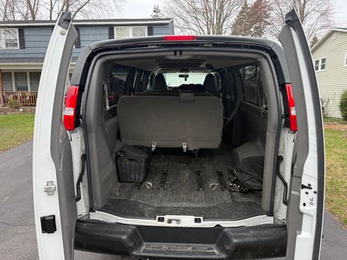 Used 2022 Chevrolet Express 3500 LS image 15