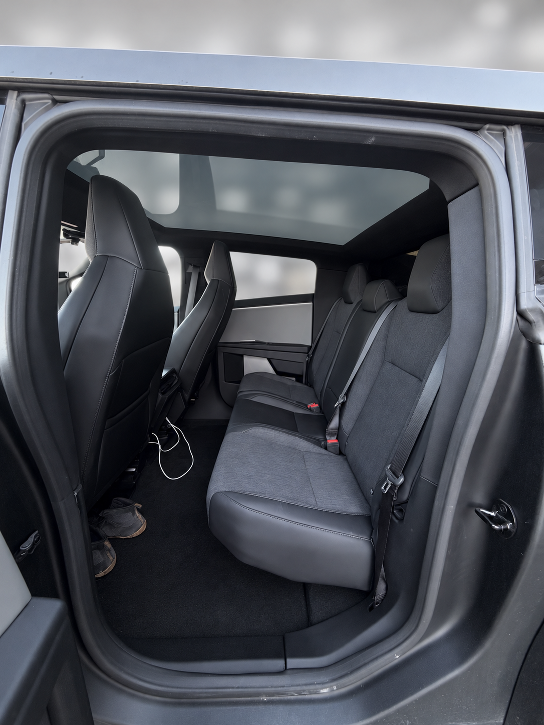 Used 2025 Tesla Cybertruck 2WD Crew Cab image 11