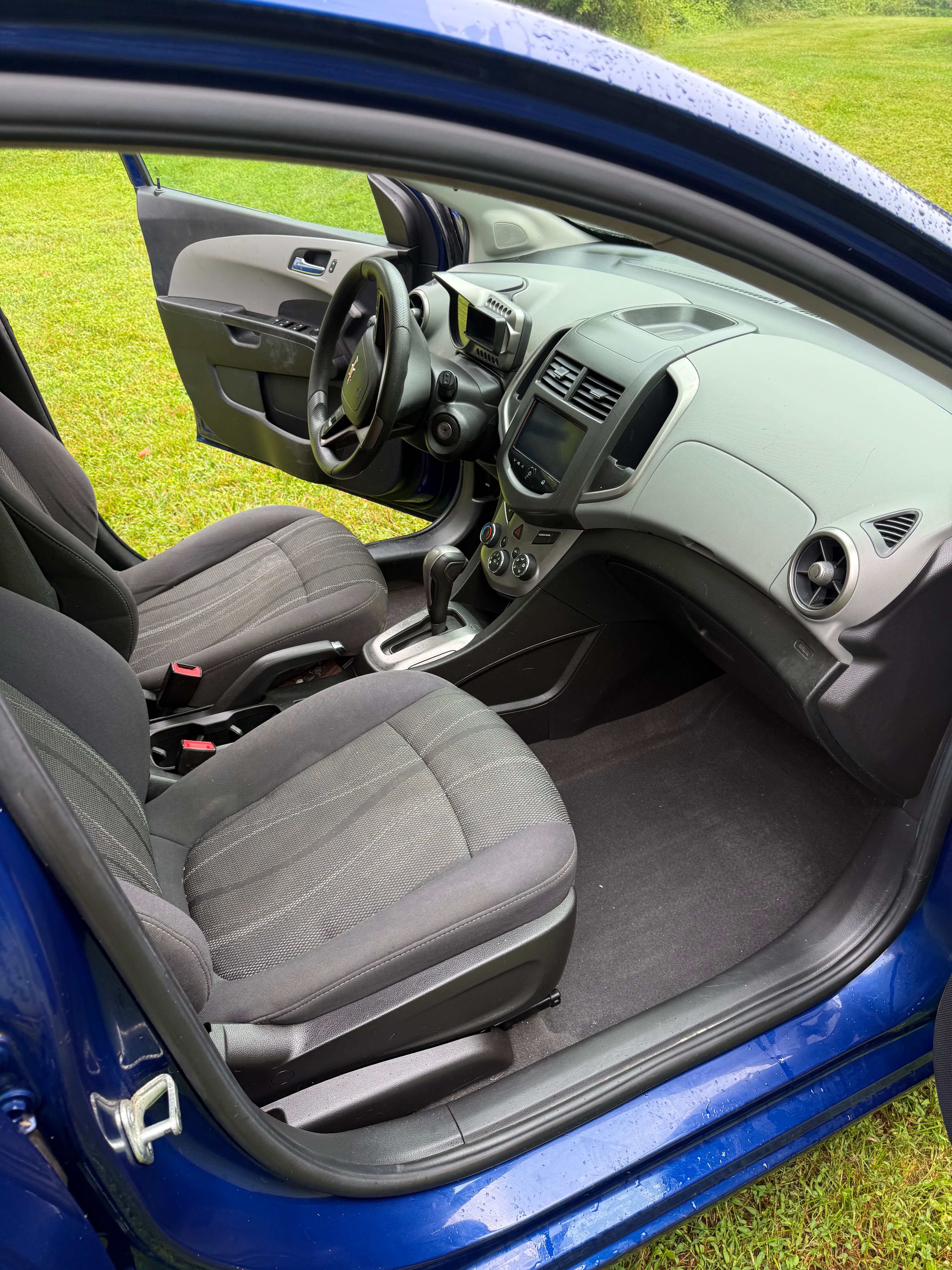 Used 2014 Chevrolet Sonic LT w/ Fun and Sun Package FWD image 10