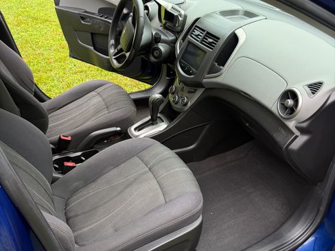Used 2014 Chevrolet Sonic LT w/ Fun and Sun Package FWD image 10